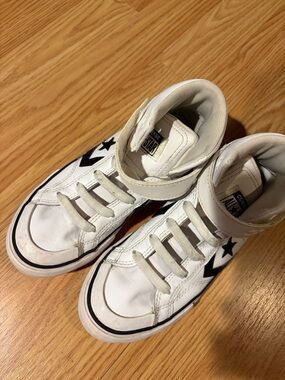 Converse Kids White High-Top Sneakers with Black Star Accent US Size 1